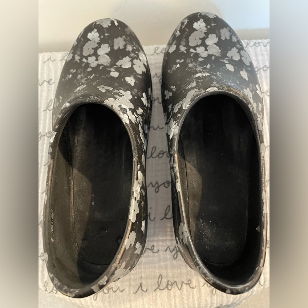 Crocs On the Clock Clogs - Picture 6 of 11